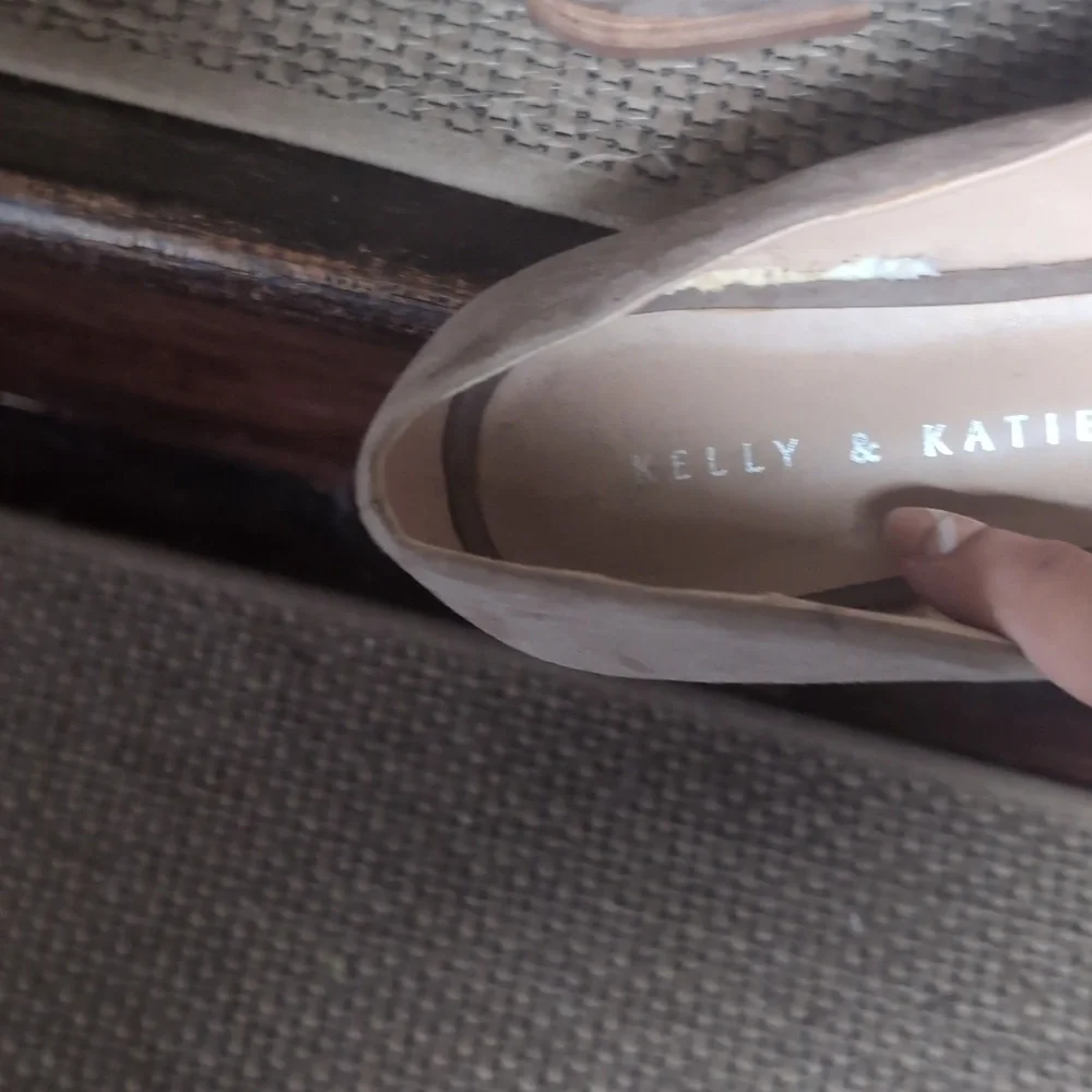 Elegant Tan Women's Loafers Size 6.5 As Is